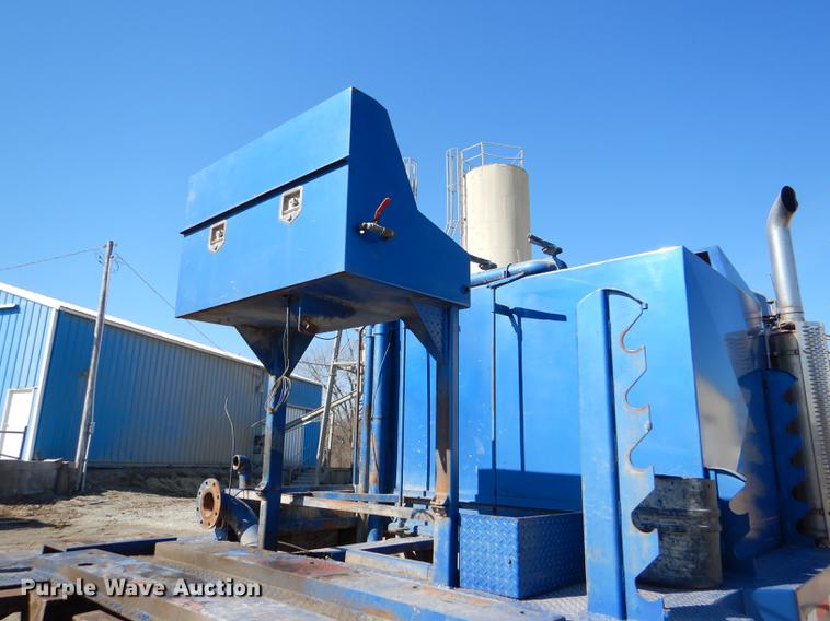 image for item DE0160 2003 Kenworth T800 tank truck