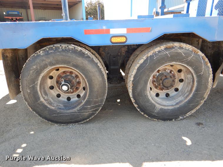 image for item DE0160 2003 Kenworth T800 tank truck