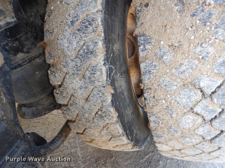 image for item DE0160 2003 Kenworth T800 tank truck