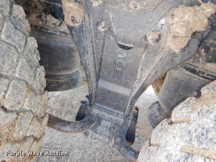 image for item DE0160 2003 Kenworth T800 tank truck