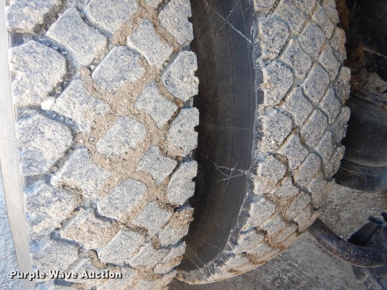 image for item DE0160 2003 Kenworth T800 tank truck