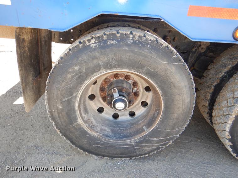 image for item DE0160 2003 Kenworth T800 tank truck