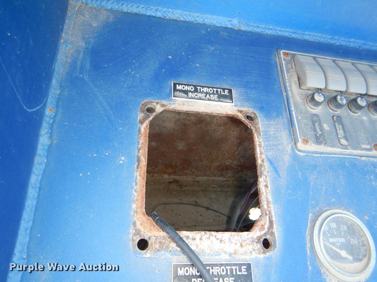 image for item DE0160 2003 Kenworth T800 tank truck