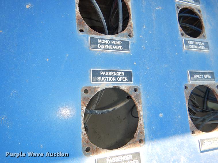 image for item DE0160 2003 Kenworth T800 tank truck