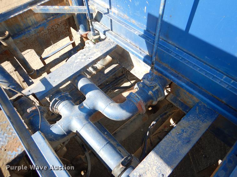 image for item DE0160 2003 Kenworth T800 tank truck