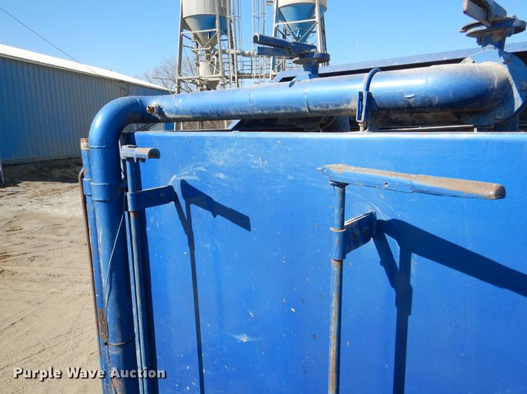 image for item DE0160 2003 Kenworth T800 tank truck