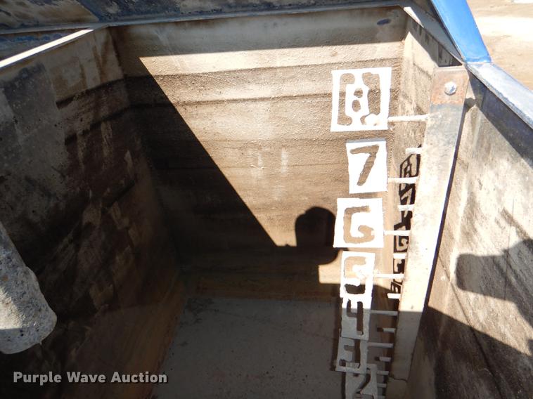 image for item DE0160 2003 Kenworth T800 tank truck