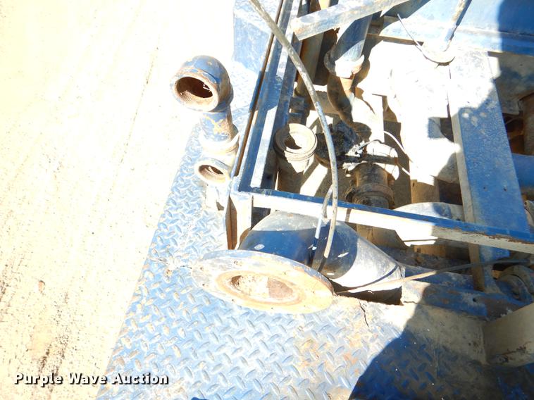 image for item DE0160 2003 Kenworth T800 tank truck