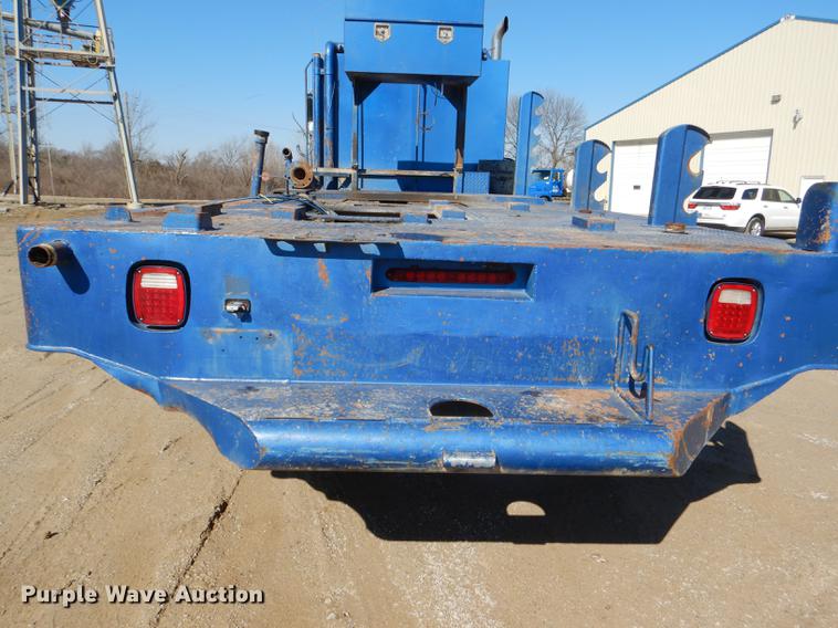 image for item DE0160 2003 Kenworth T800 tank truck