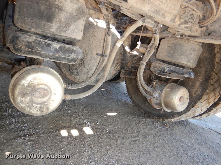 image for item DE0160 2003 Kenworth T800 tank truck