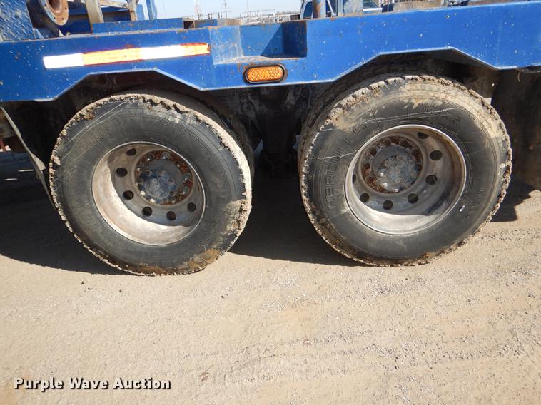 image for item DE0160 2003 Kenworth T800 tank truck