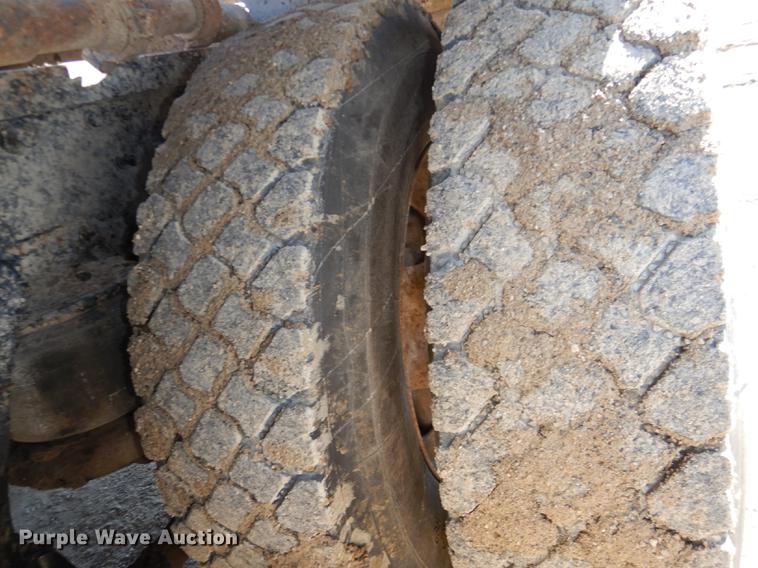 image for item DE0160 2003 Kenworth T800 tank truck