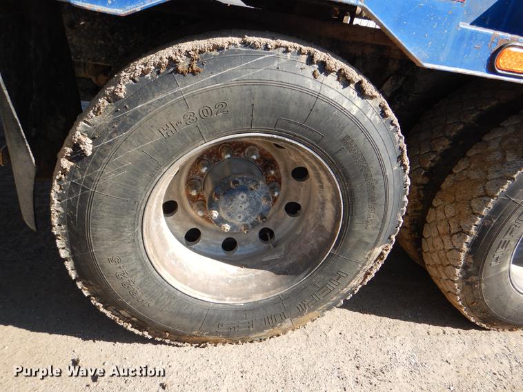 image for item DE0160 2003 Kenworth T800 tank truck