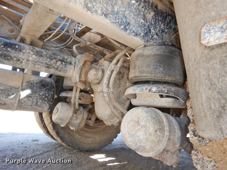 image for item DE0160 2003 Kenworth T800 tank truck