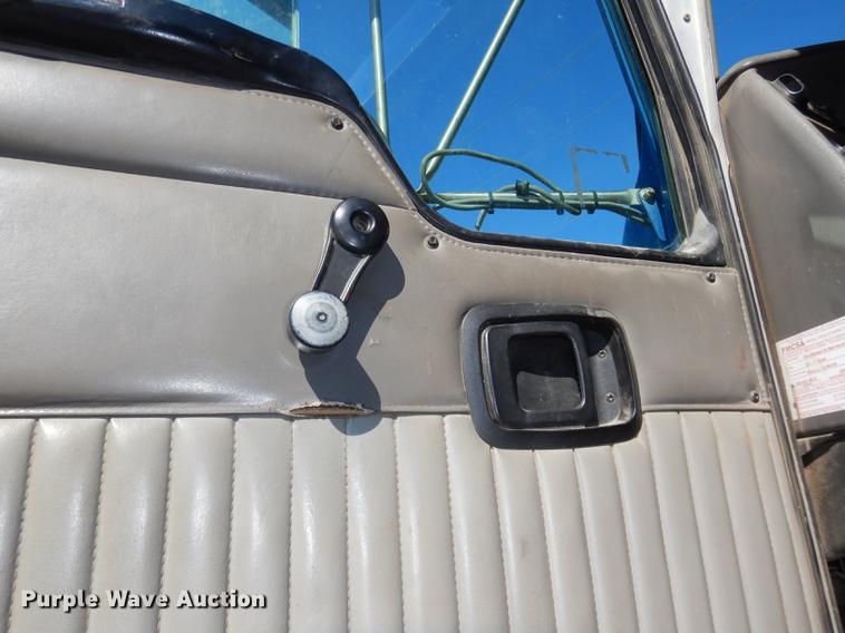 image for item DE0160 2003 Kenworth T800 tank truck