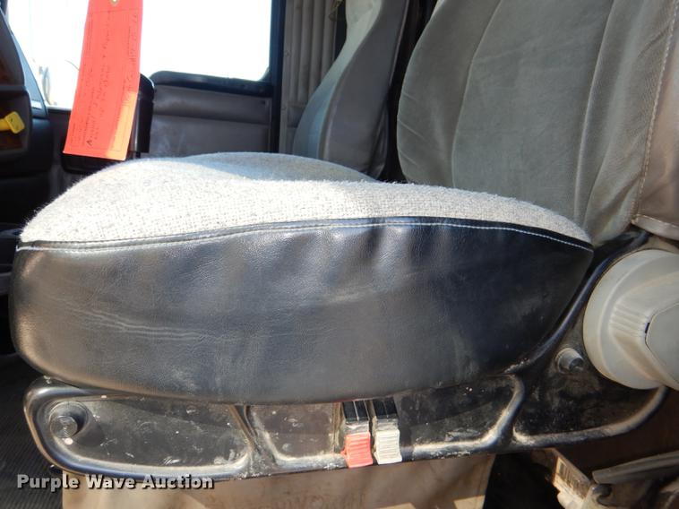 image for item DE0160 2003 Kenworth T800 tank truck