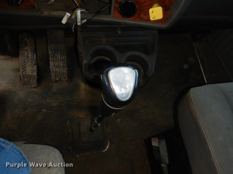 image for item DE0160 2003 Kenworth T800 tank truck