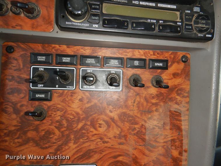 image for item DE0160 2003 Kenworth T800 tank truck