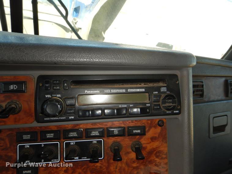 image for item DE0160 2003 Kenworth T800 tank truck