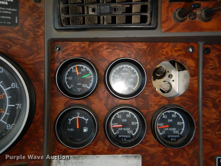 image for item DE0160 2003 Kenworth T800 tank truck