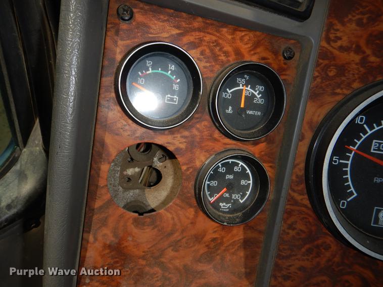 image for item DE0160 2003 Kenworth T800 tank truck