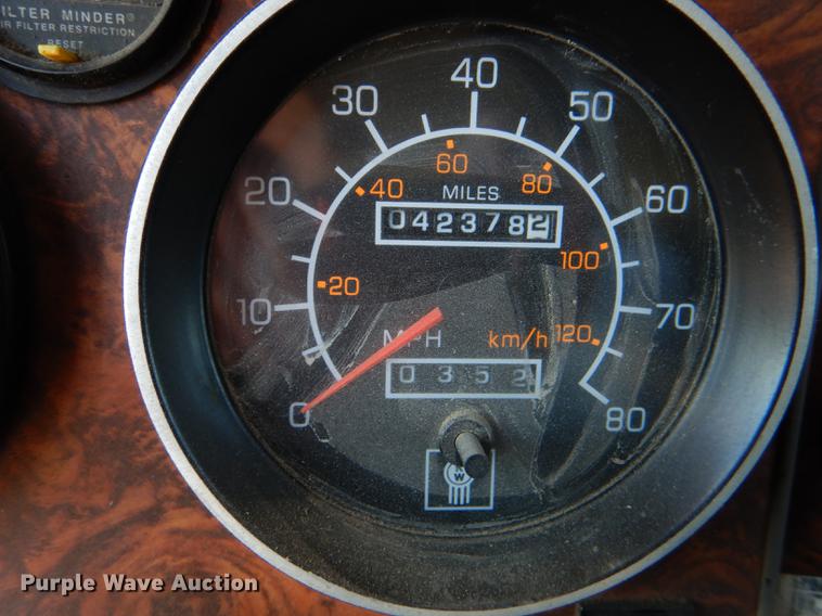 image for item DE0160 2003 Kenworth T800 tank truck