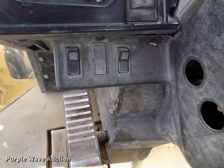 image for item DE1110 1999 Caterpillar 980G wheel loader