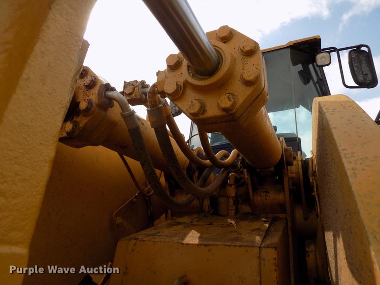 image for item DE1110 1999 Caterpillar 980G wheel loader