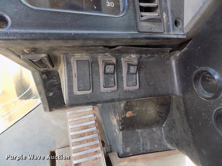 image for item DE1111 1997 Caterpillar 980G wheel loader