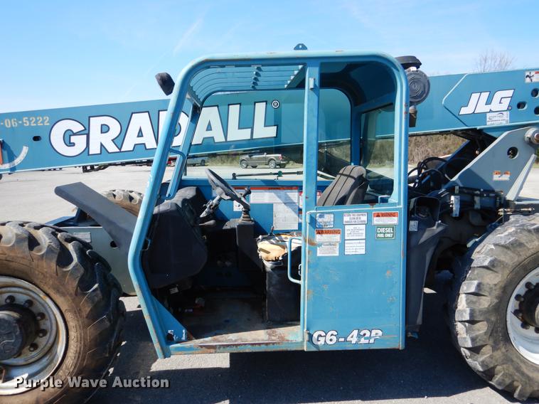 image for item DE3873 2005 JLG G642P telehandler