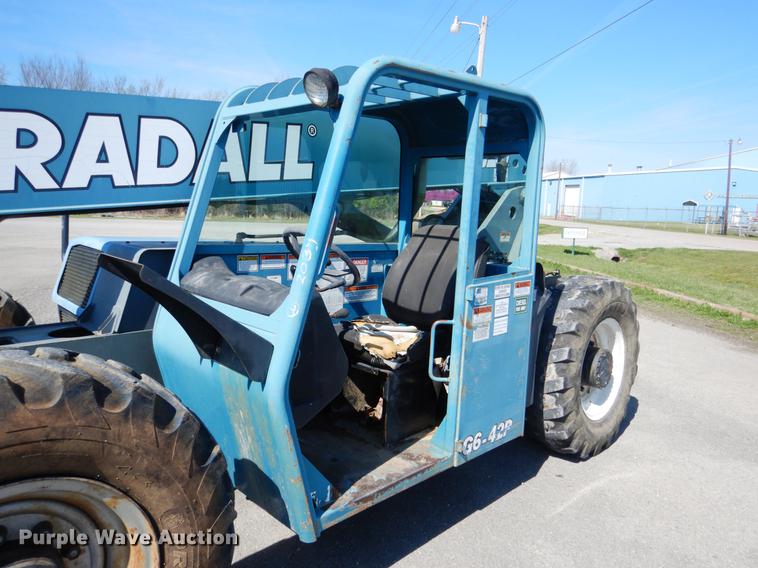 image for item DE3873 2005 JLG G642P telehandler