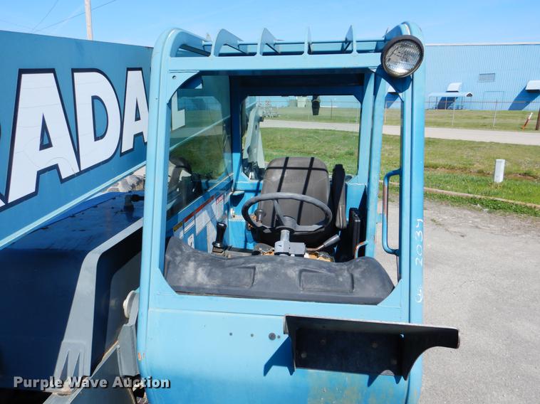 image for item DE3873 2005 JLG G642P telehandler