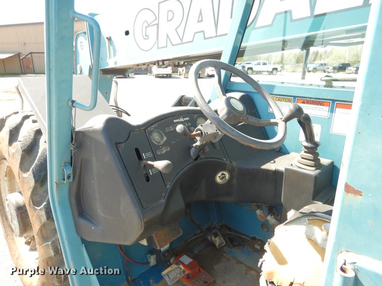 image for item DE3873 2005 JLG G642P telehandler