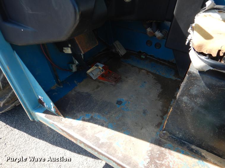 image for item DE3873 2005 JLG G642P telehandler