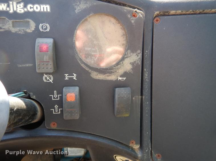 image for item DE3873 2005 JLG G642P telehandler