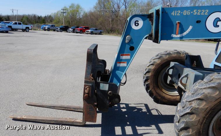 image for item DE3873 2005 JLG G642P telehandler