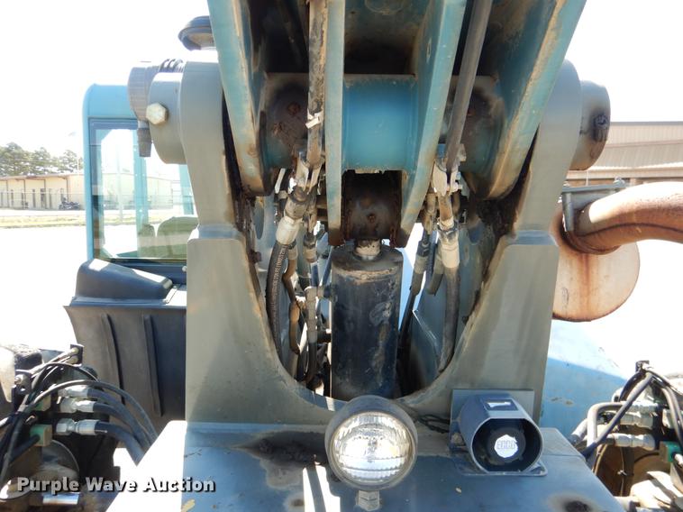 image for item DE3873 2005 JLG G642P telehandler