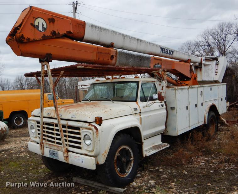 image for item DE6053 1977 Ford F700 bucket truck