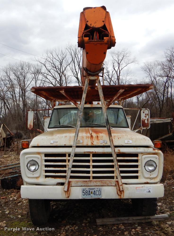 image for item DE6053 1977 Ford F700 bucket truck