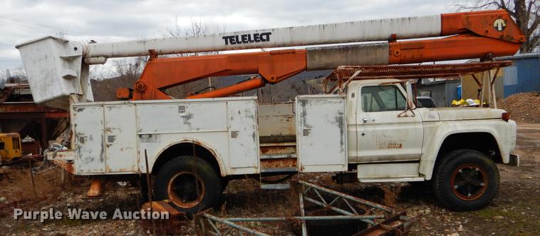 image for item DE6053 1977 Ford F700 bucket truck