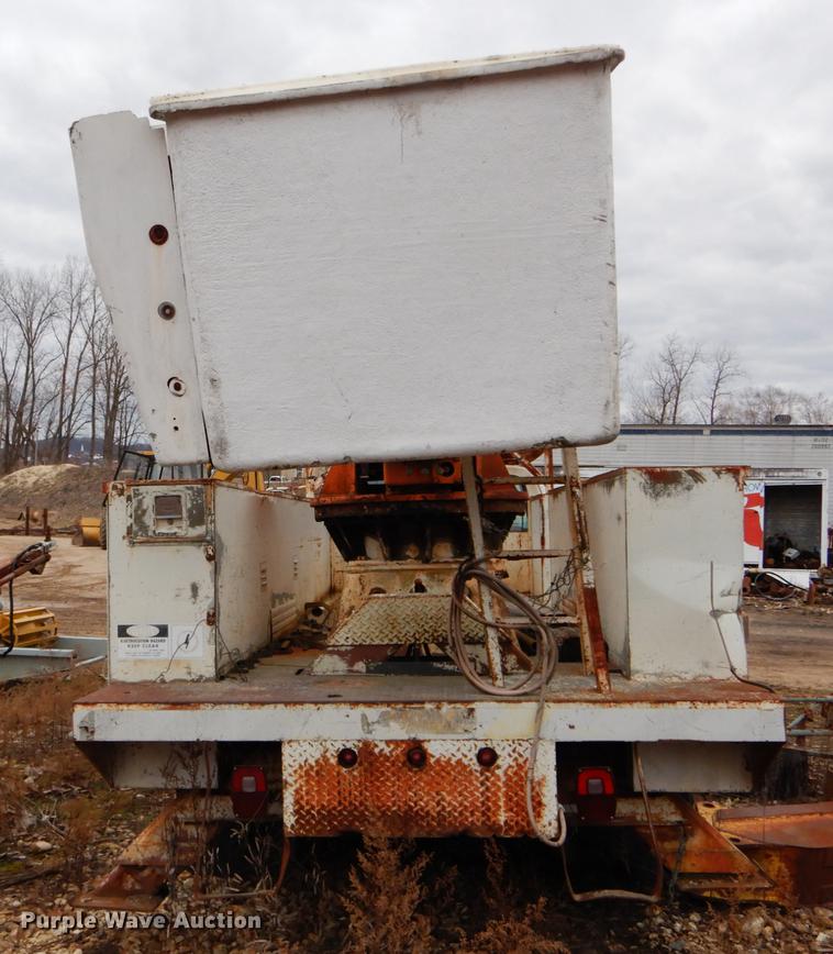 image for item DE6053 1977 Ford F700 bucket truck