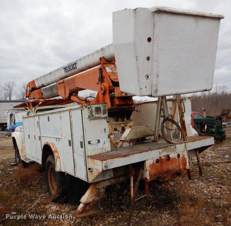 image for item DE6053 1977 Ford F700 bucket truck