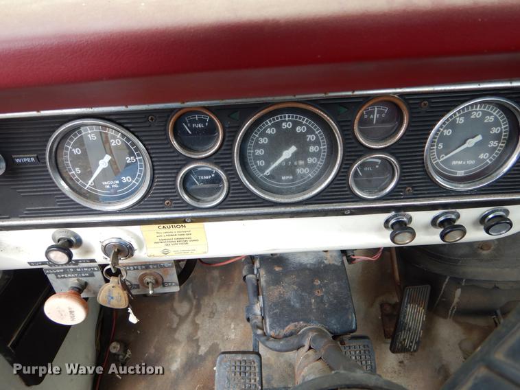 image for item DE6053 1977 Ford F700 bucket truck