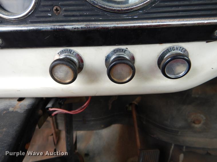 image for item DE6053 1977 Ford F700 bucket truck