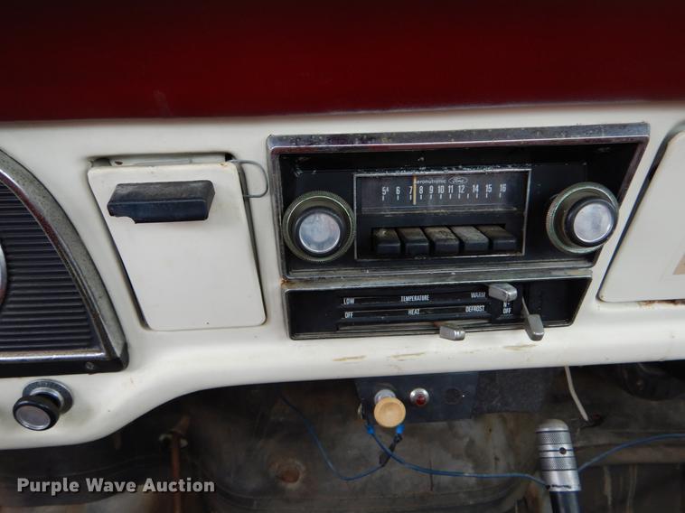 image for item DE6053 1977 Ford F700 bucket truck