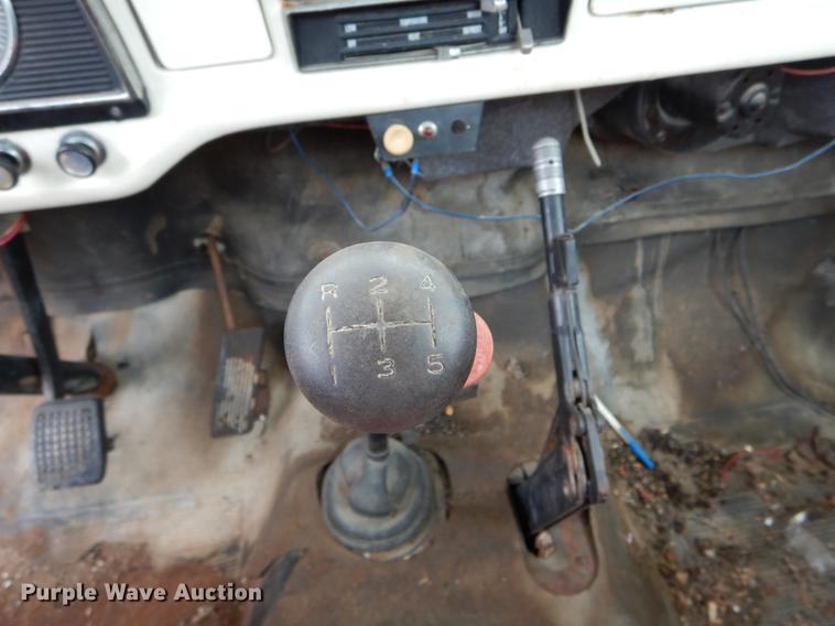 image for item DE6053 1977 Ford F700 bucket truck