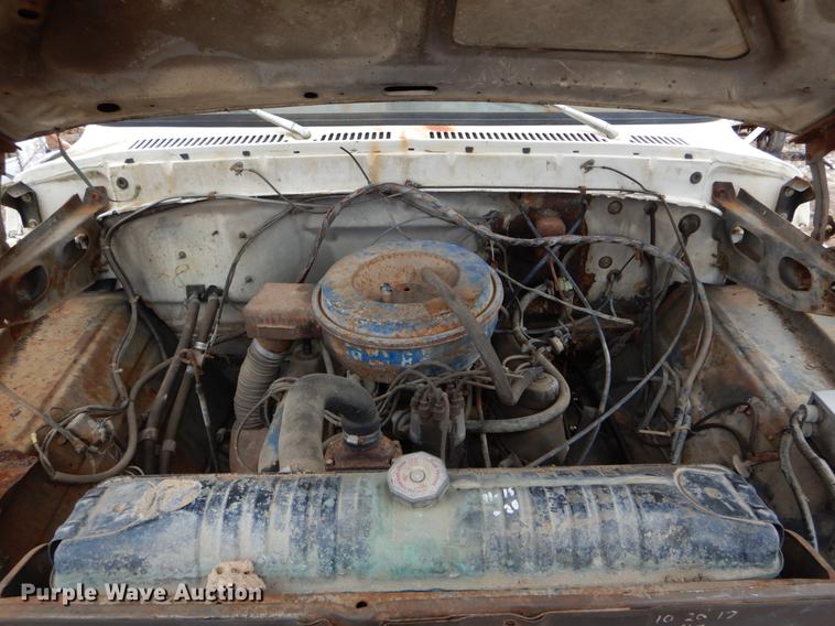 image for item DE6053 1977 Ford F700 bucket truck