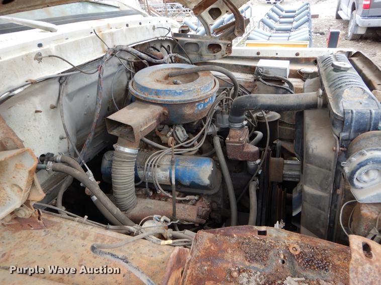 image for item DE6053 1977 Ford F700 bucket truck