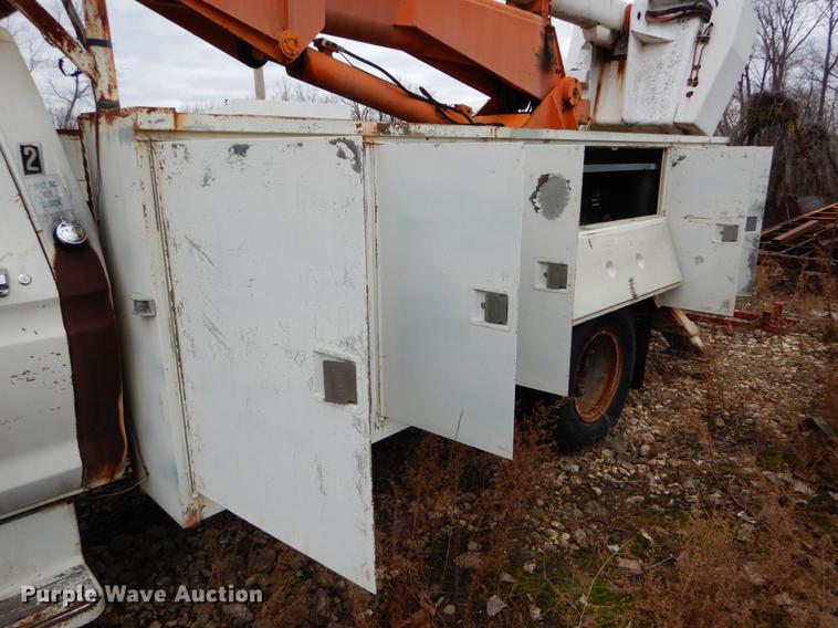 image for item DE6053 1977 Ford F700 bucket truck