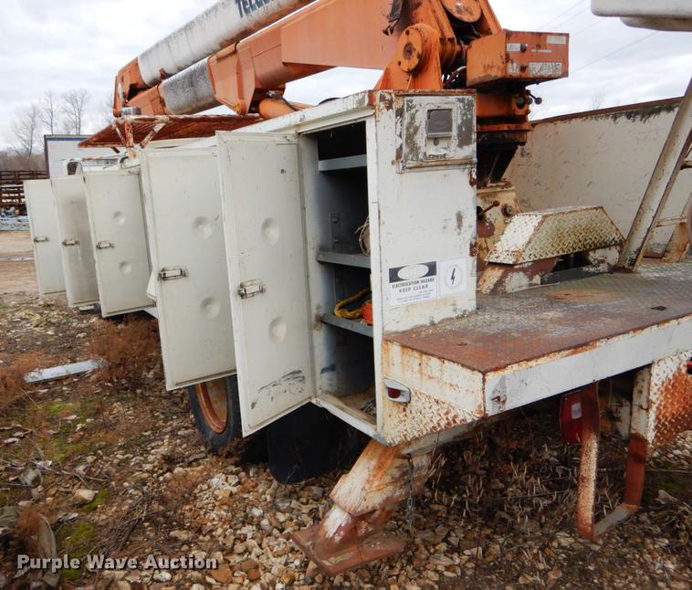 image for item DE6053 1977 Ford F700 bucket truck